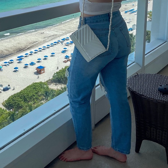 Cute high waisted ripped jeans - Picture 1 of 4